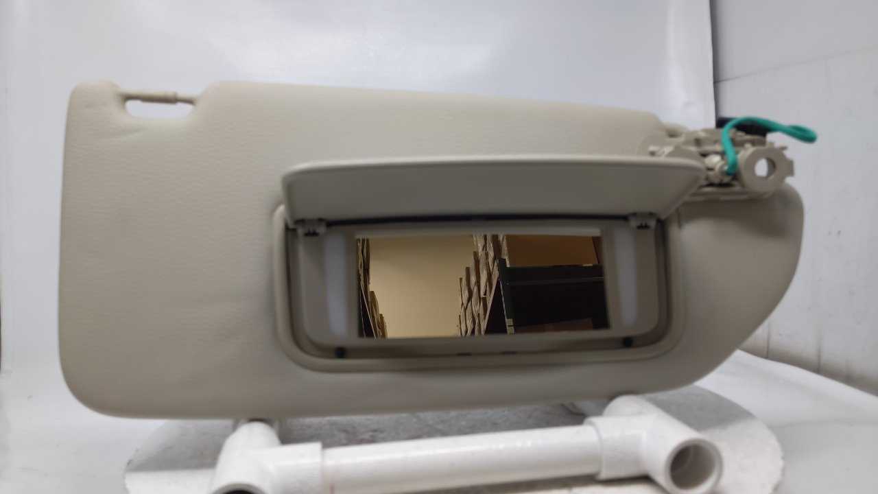 Picture of 2001 Volvo S60 Passenger Sun Visor Mirror Right Sunvisor Tan 32916