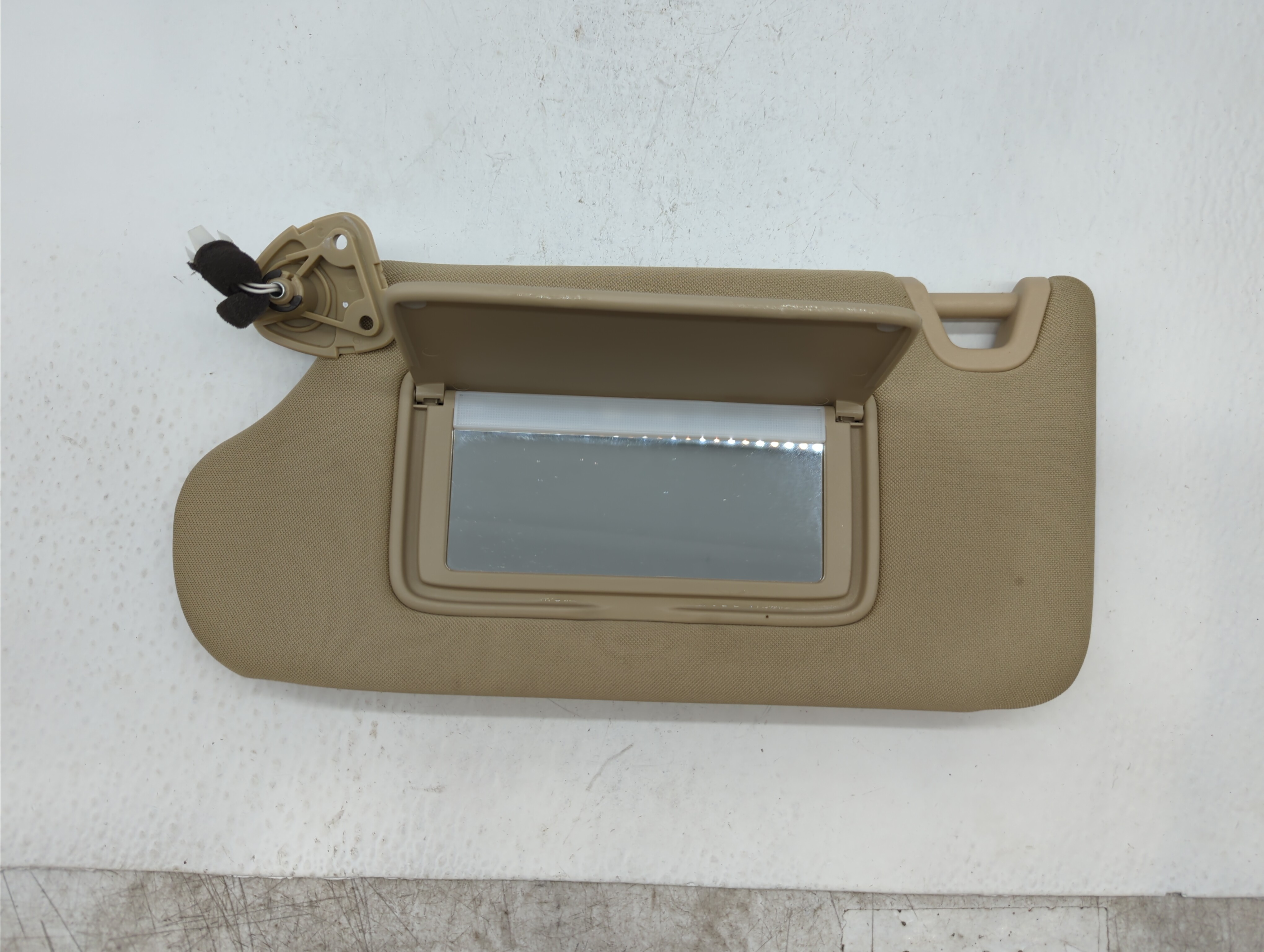 2013-2018 Nissan Altima Driver Sun Visor Mirror Left Sunvisor Tan 329347 - Oemusedautoparts1.com
