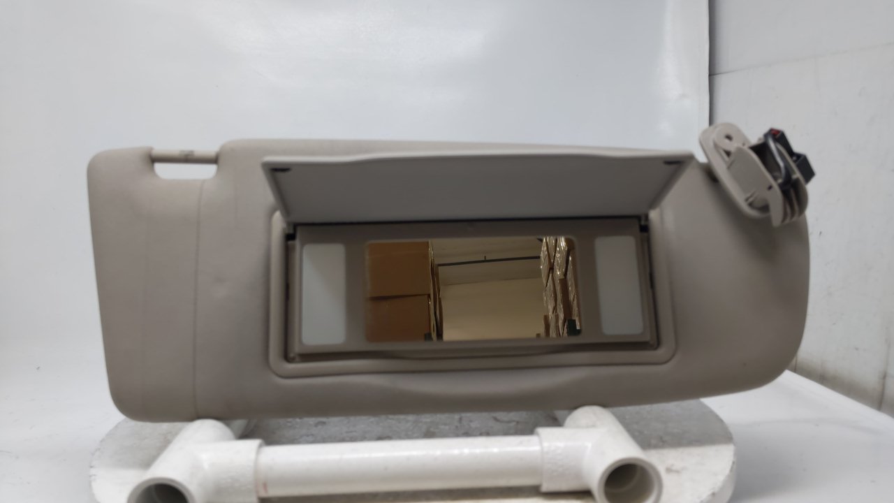 Picture of 1998-2001 Audi A4 Passenger Side Sun Visor Sunvisor Shade Mirror Gray R8S34B08