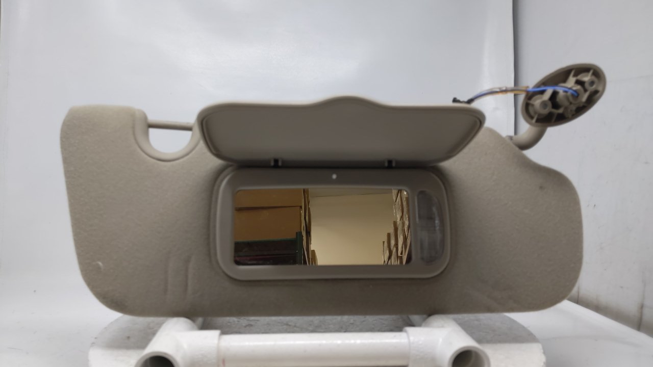 2002 Jeep Liberty Passenger Sun Visor Mirror Right Sunvisor Beige 32957 - Oemusedautoparts1.com