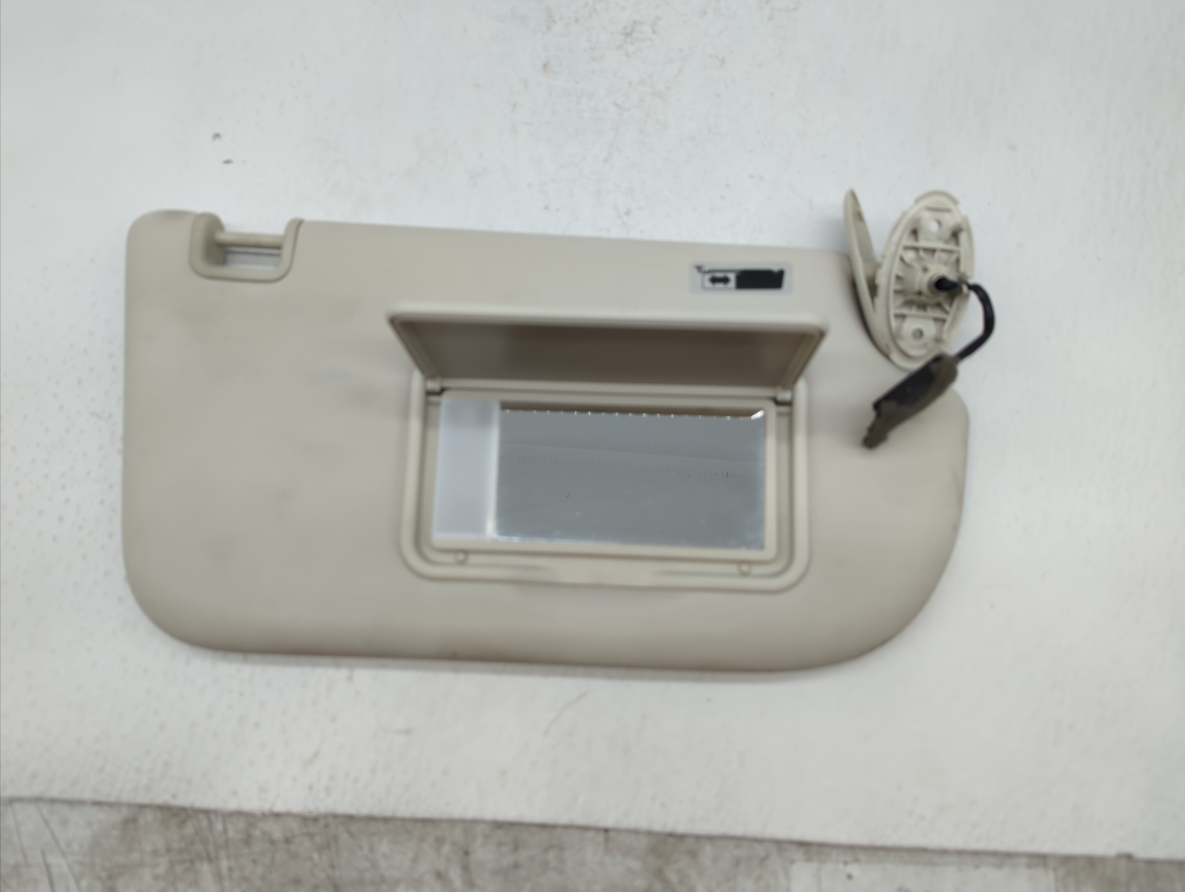 2013-2019 Ford Escape Passenger Sun Visor Mirror Right Sunvisor Cream 330648 - Oemusedautoparts1.com