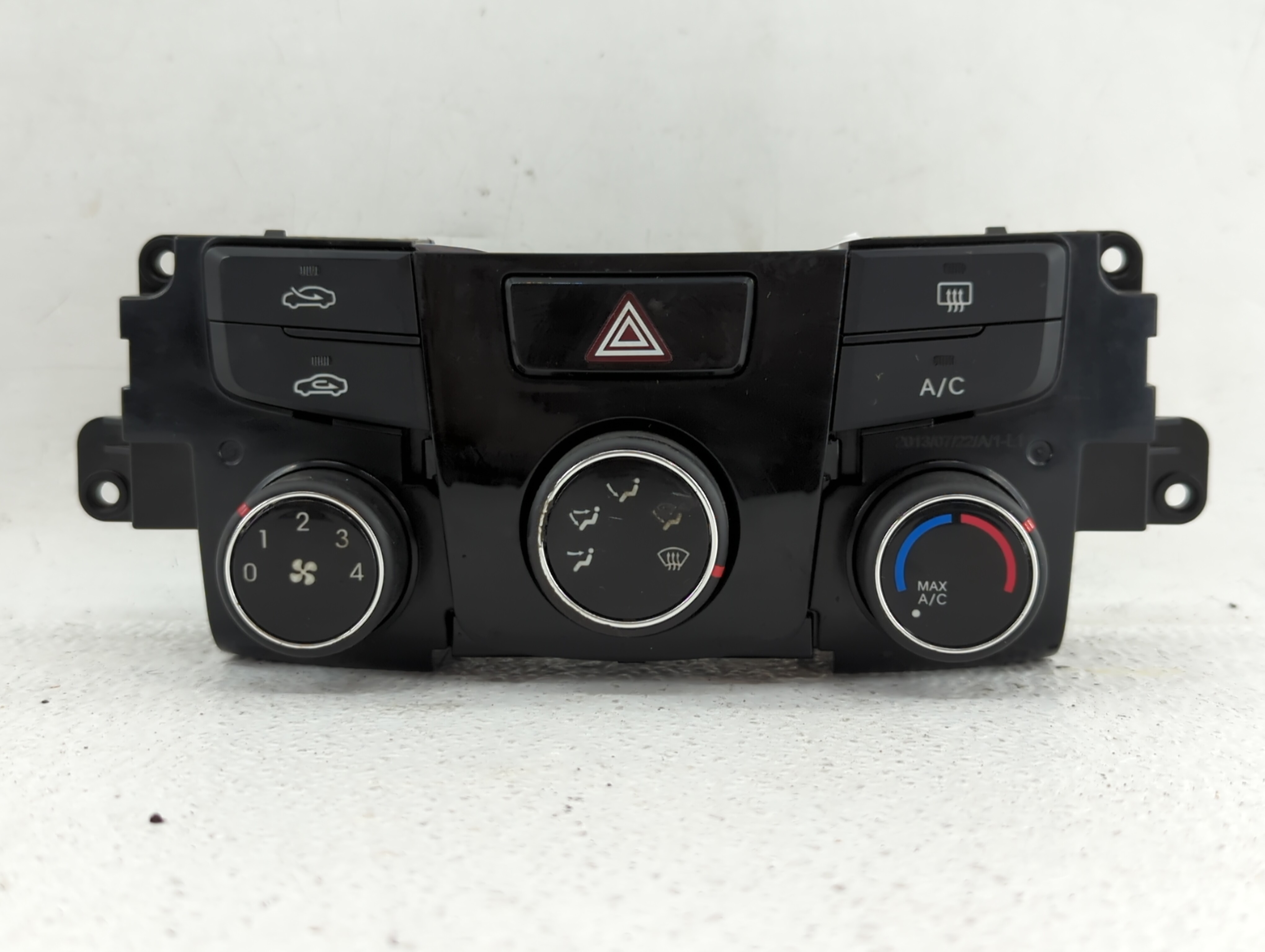 Picture of 2014-2014 Hyundai Sonata Ac Heater Climate Control Temperature Oem 335226