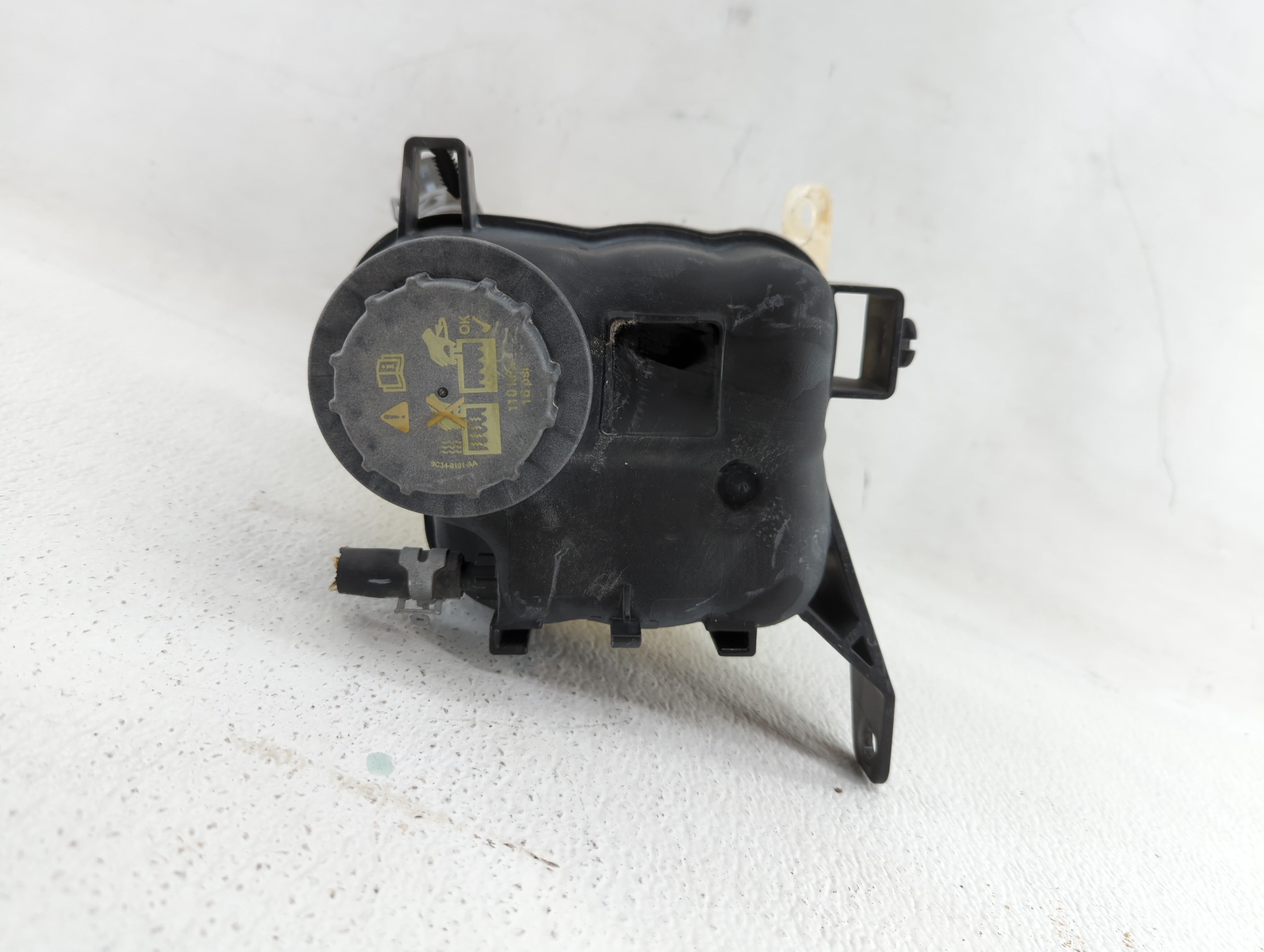 2016 Ford Expedition Radiator Coolant Overflow Expansion Tank Bottle 339471 - Oemusedautoparts1.com