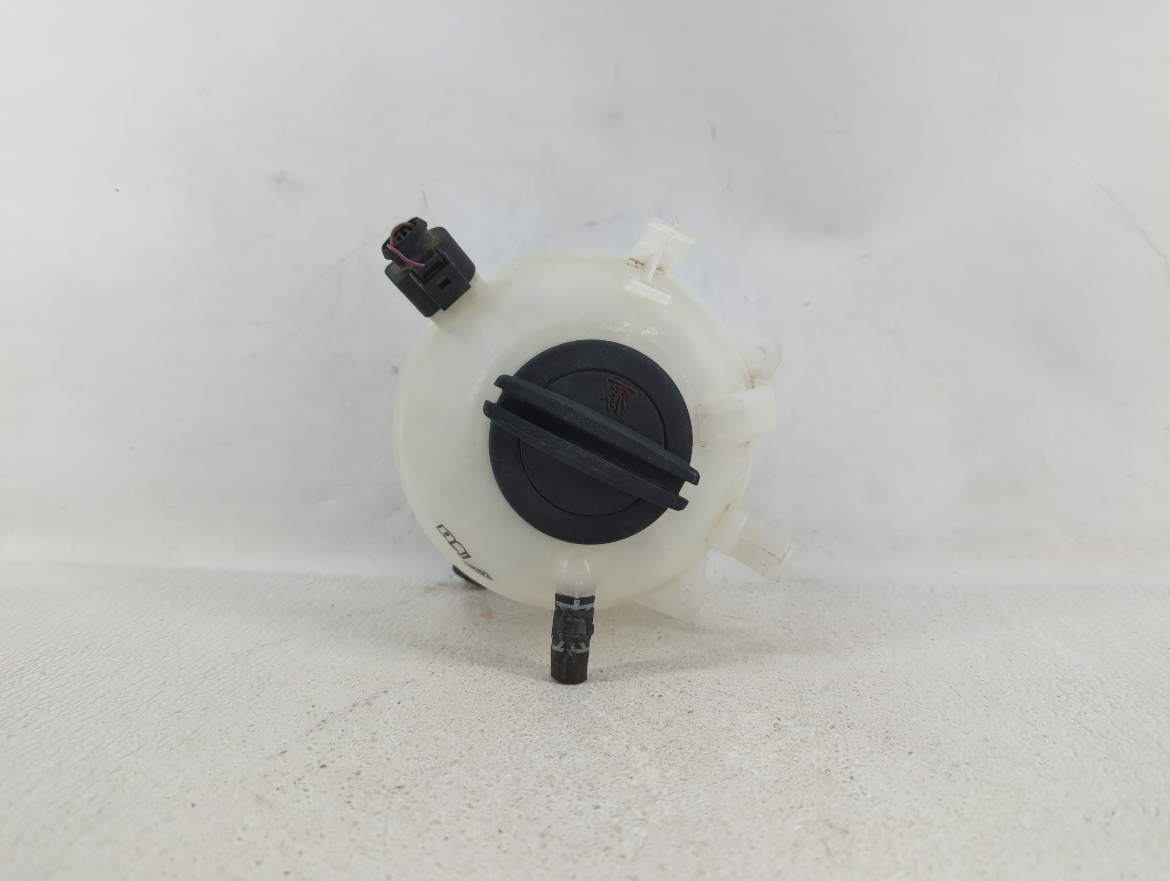 Picture of 2005 Volkswagen Jetta Radiator Coolant Overflow Expansion Tank Bottle 344698