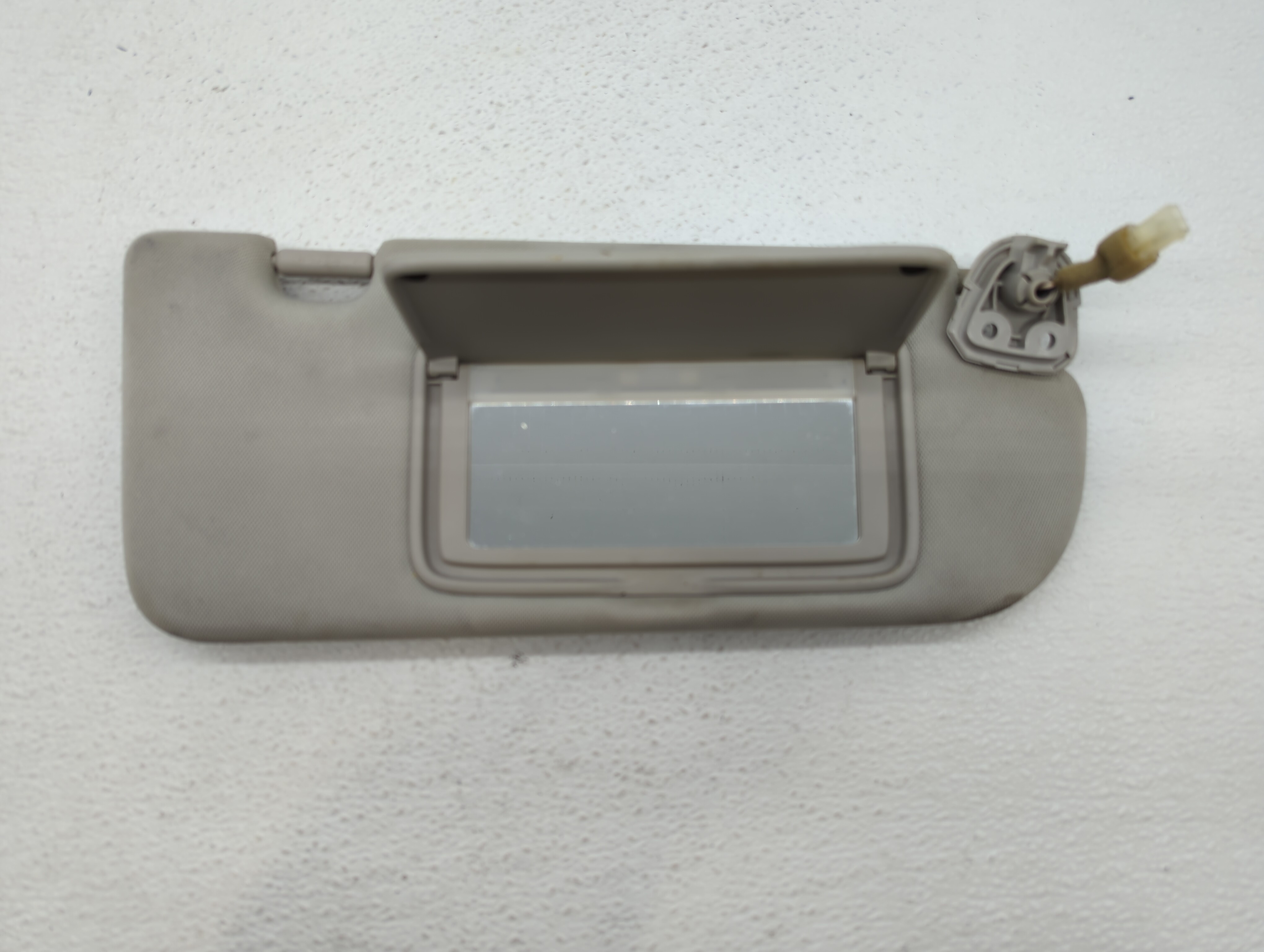 2014-2020 Infiniti Q50 Passenger Sun Visor Mirror Right Sunvisor 359866 - Oemusedautoparts1.com