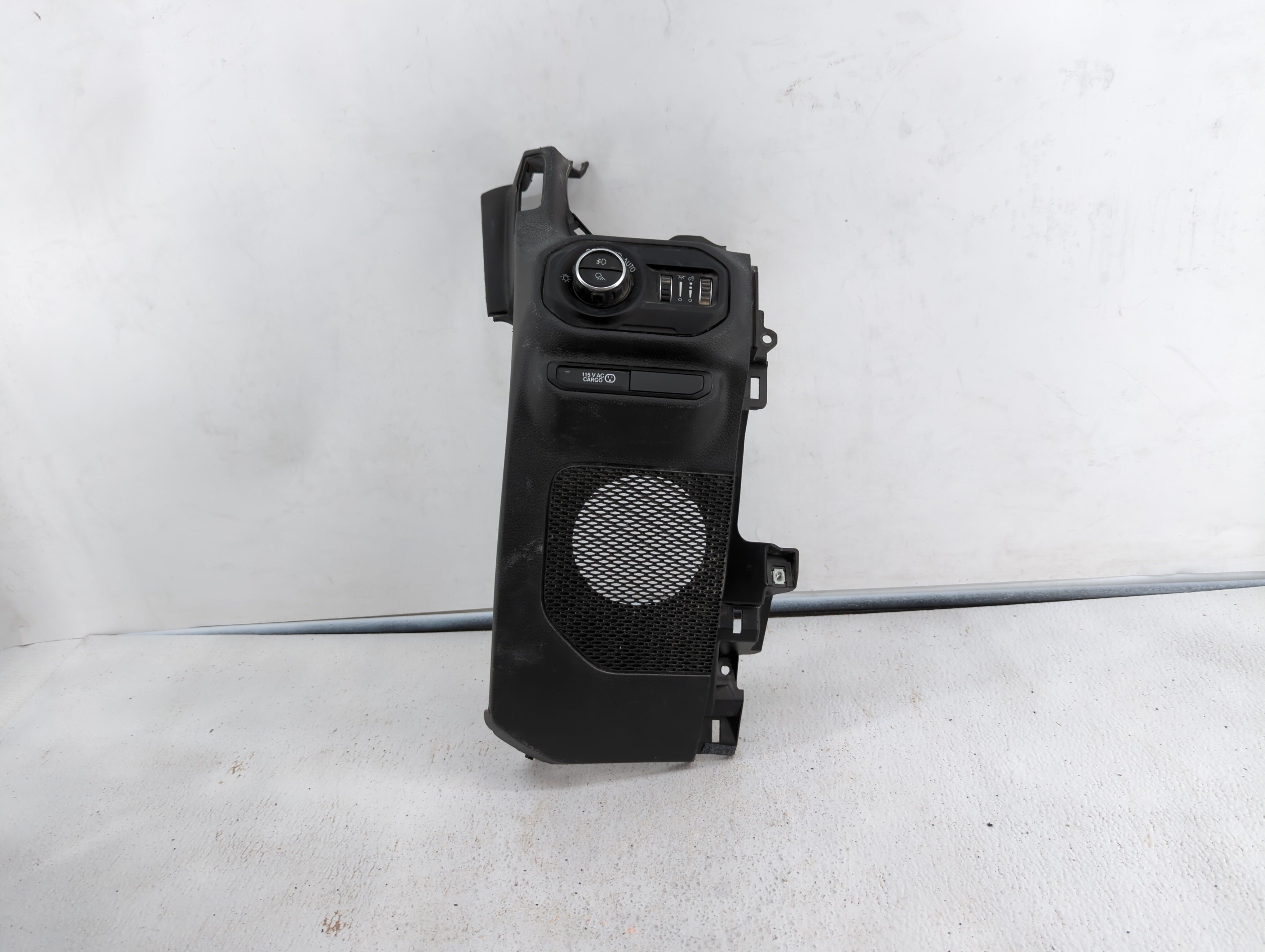Picture of HEAD LAMP BEZEL 362102