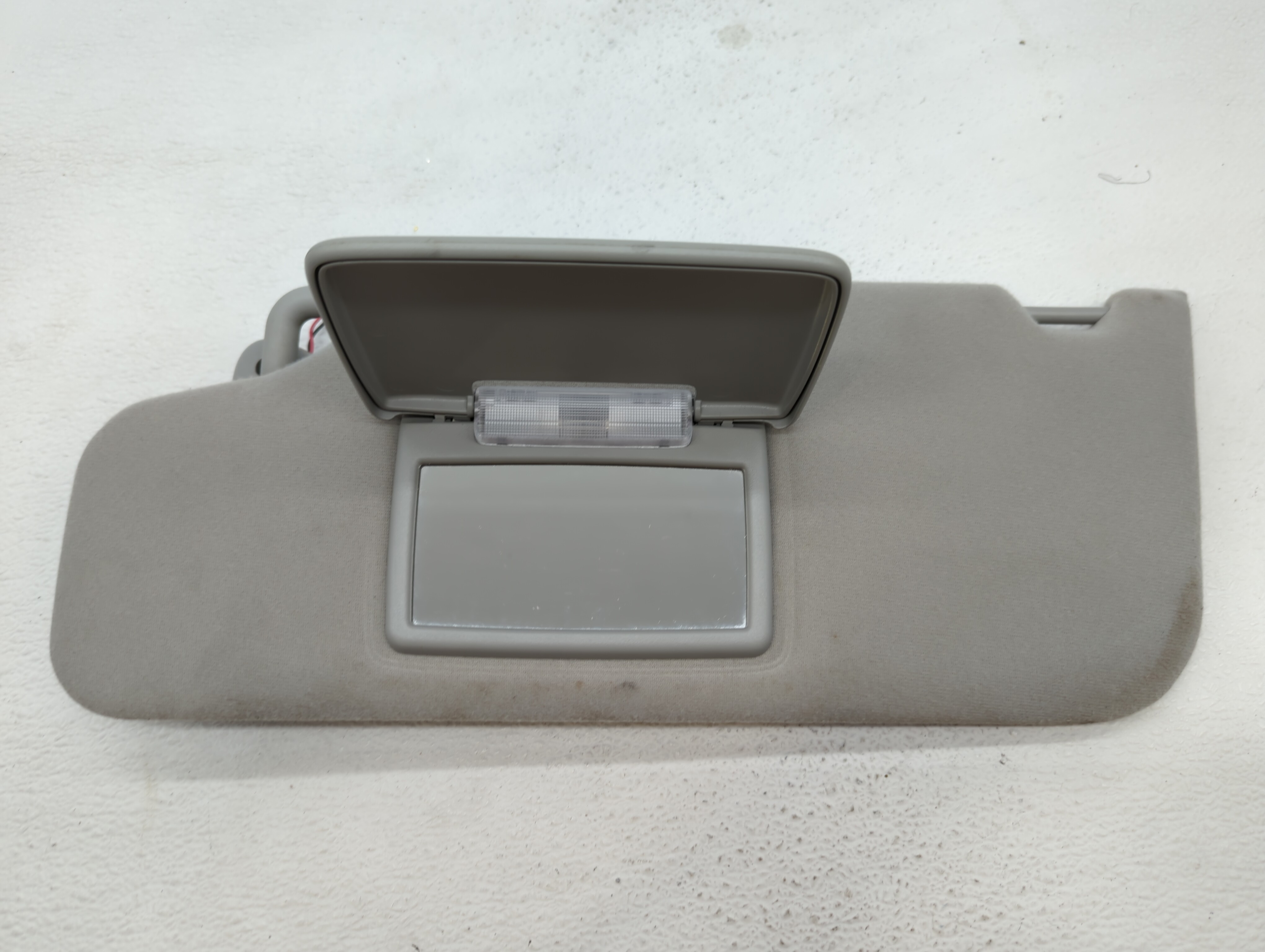 Picture of 2005-2007 Ford Freestyle Driver Sun Visor Mirror Left Sunvisor Gray 364475