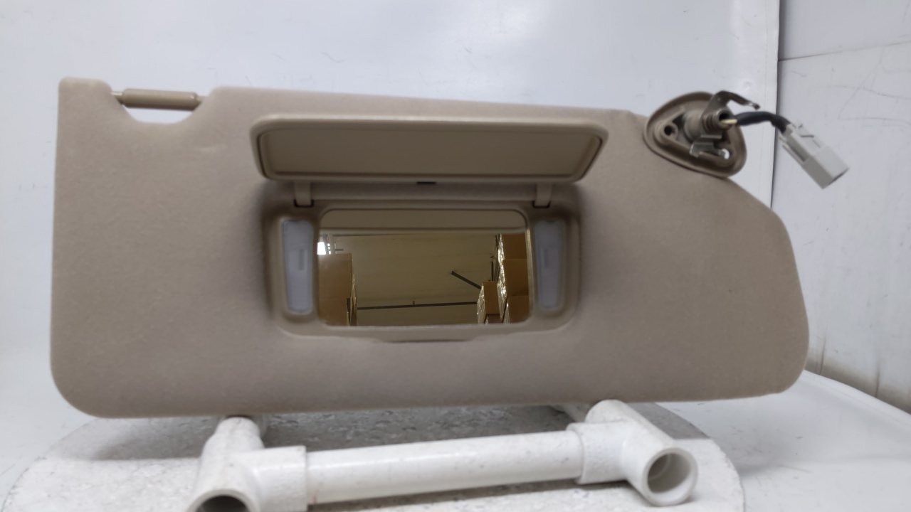 Picture of 1998-2002 Honda Accord Passenger Sun Visor Sunvisor Shade Oem Tan R8S24B09