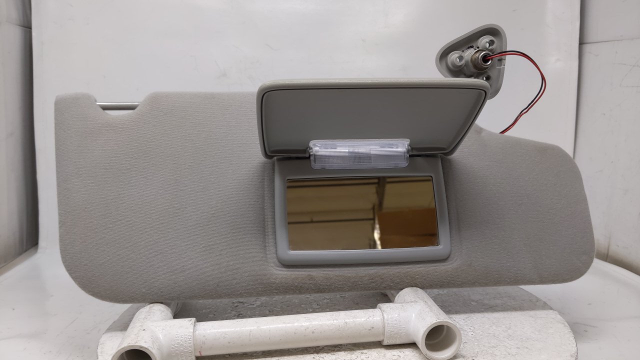 2005 Ford Five Hundred Passenger Sun Visor Mirror Right Sunvisor Gray 37049 - Oemusedautoparts1.com