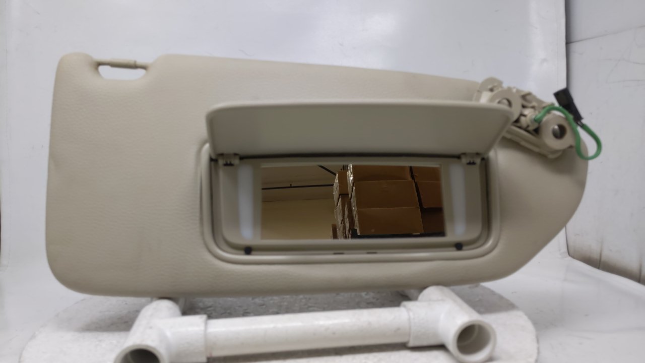 Picture of 2001 Volvo S60 Passenger Sun Visor Mirror Right Sunvisor Tan 37264