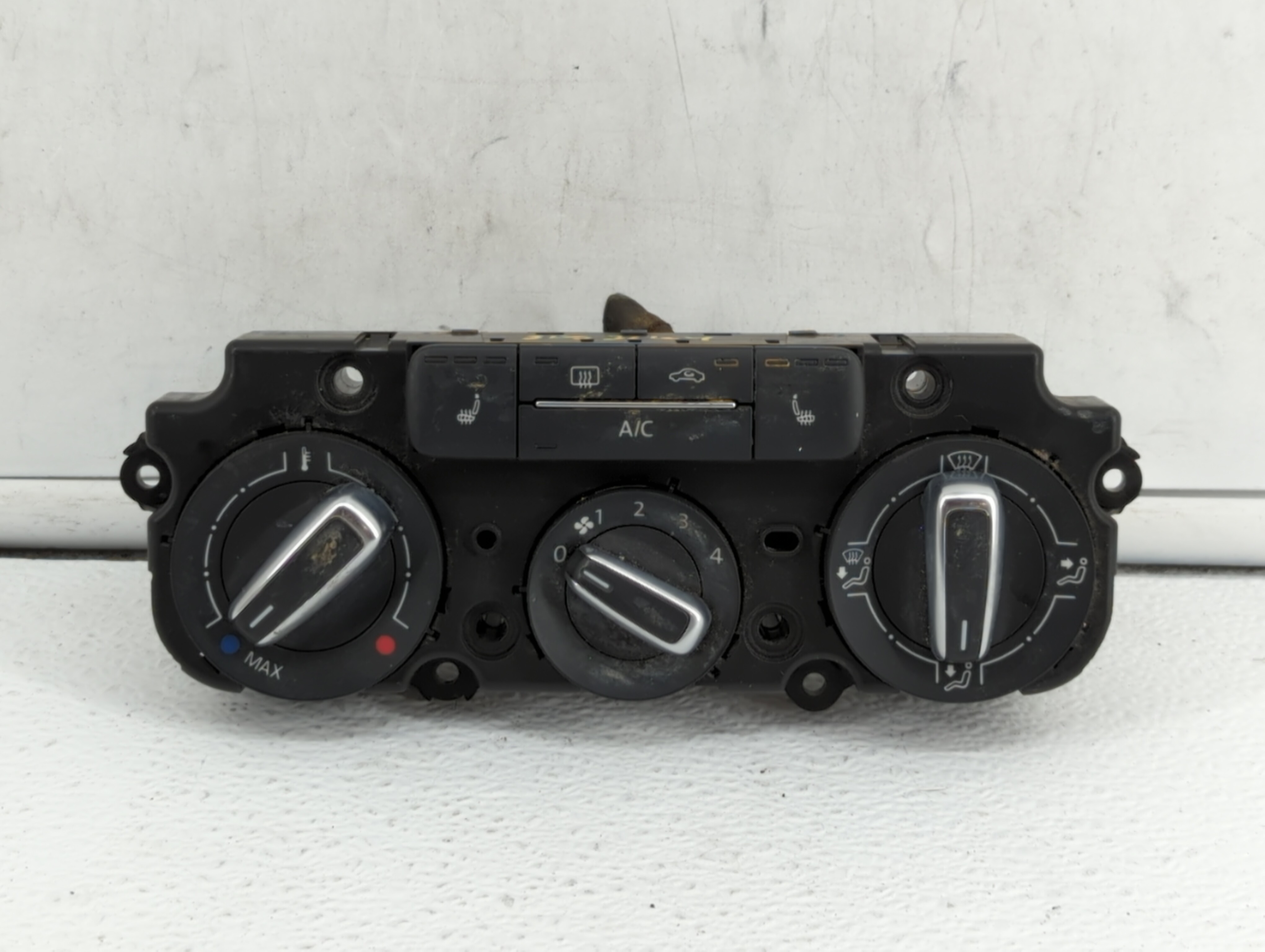 2015-2018 Volkswagen Jetta Ac Heater Climate Control Temperature Oem 373238 - Oemusedautoparts1.com