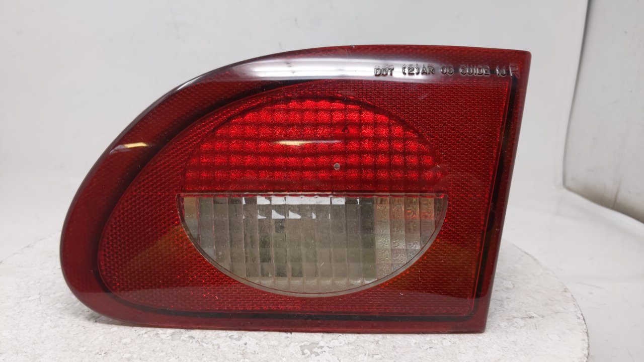 2000-2002 Chevrolet Cavalier Tail Light Lamp Passenger Side Right Rh Oem 37338 - Oemusedautoparts1.com