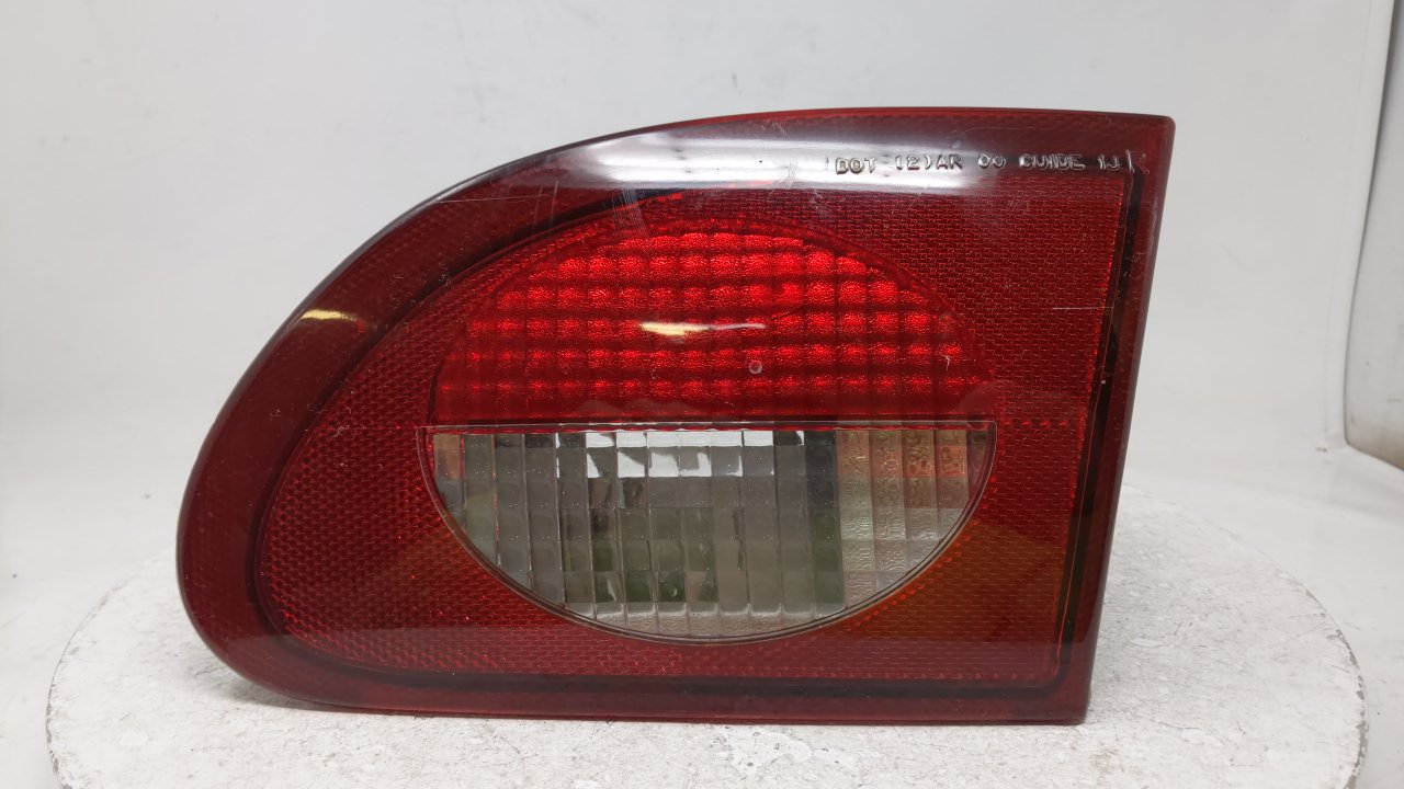 2000-2002 Chevrolet Cavalier Tail Light Lamp Passenger Side Right Rh Oem 37360 - Oemusedautoparts1.com