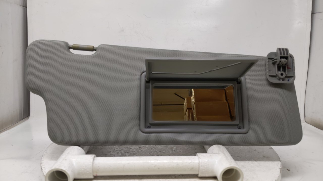 2004-2008 Suzuki Forenza Passenger Side Sun Visor Sunvisor Shade Gray 37424 - Oemusedautoparts1.com