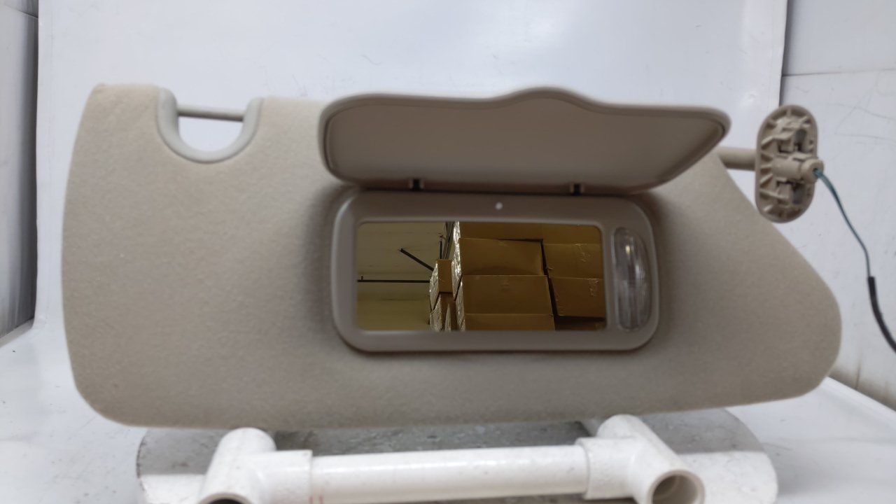 2004 Chrysler Pacifica Passenger Sun Visor Mirror Right Sunvisor Beige 37595 - Oemusedautoparts1.com