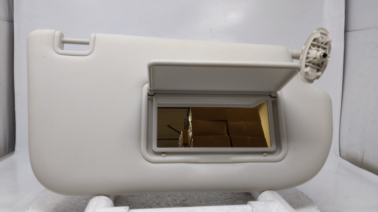 2013 Ford Escape Passenger Sun Visor Mirror Right Sunvisor Ivory 37792 - Oemusedautoparts1.com