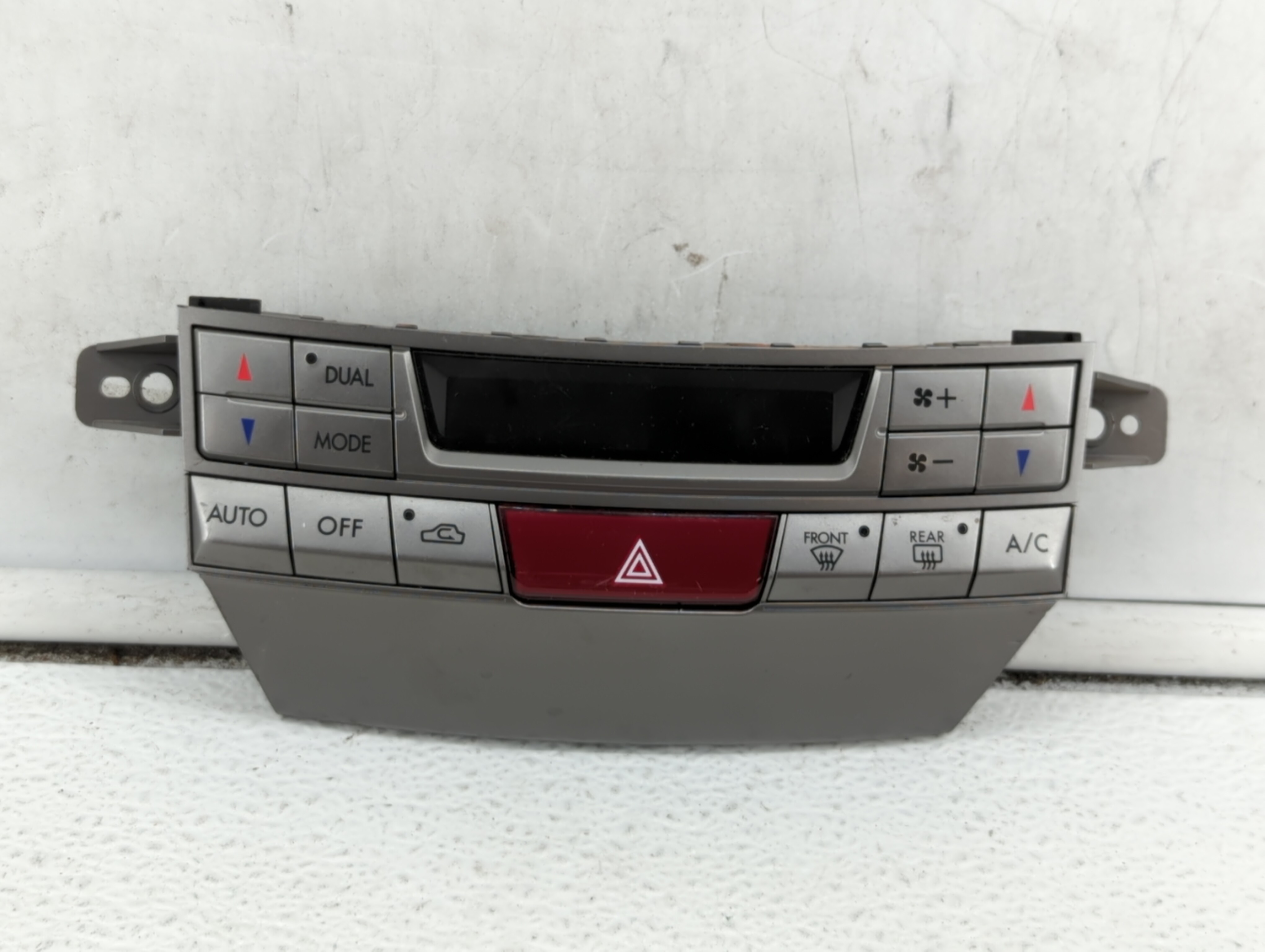 Picture of 2010-2014 Subaru Legacy Ac Heater Climate Control Temperature Oem 380932