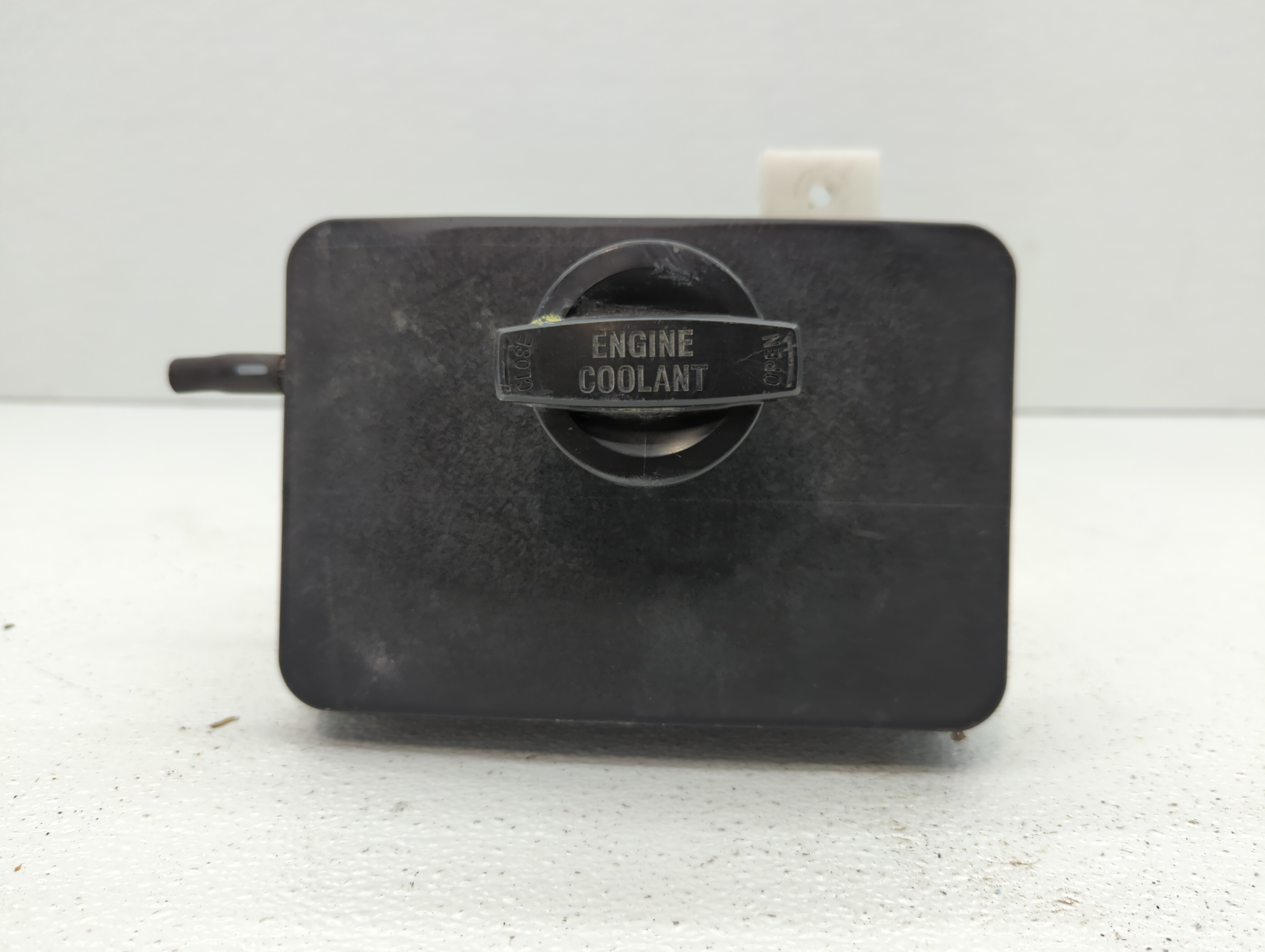 2015-2019 Hyundai Sonata Radiator Coolant Overflow Expansion Tank Bottle 384593 - Oemusedautoparts1.com
