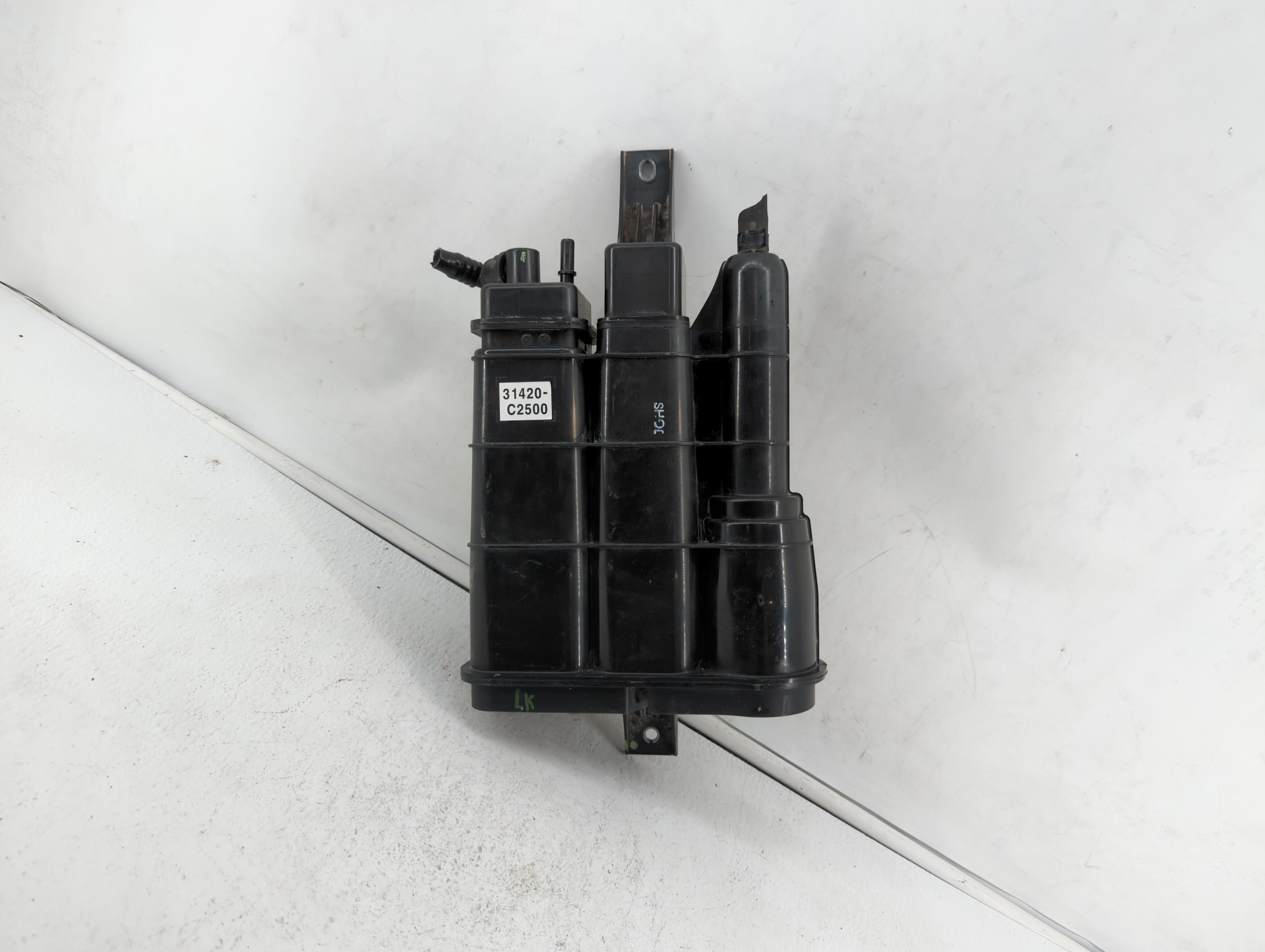 2015 Hyundai Sonata Fuel Vapor Charcoal Canister Black 384897 - Oemusedautoparts1.com