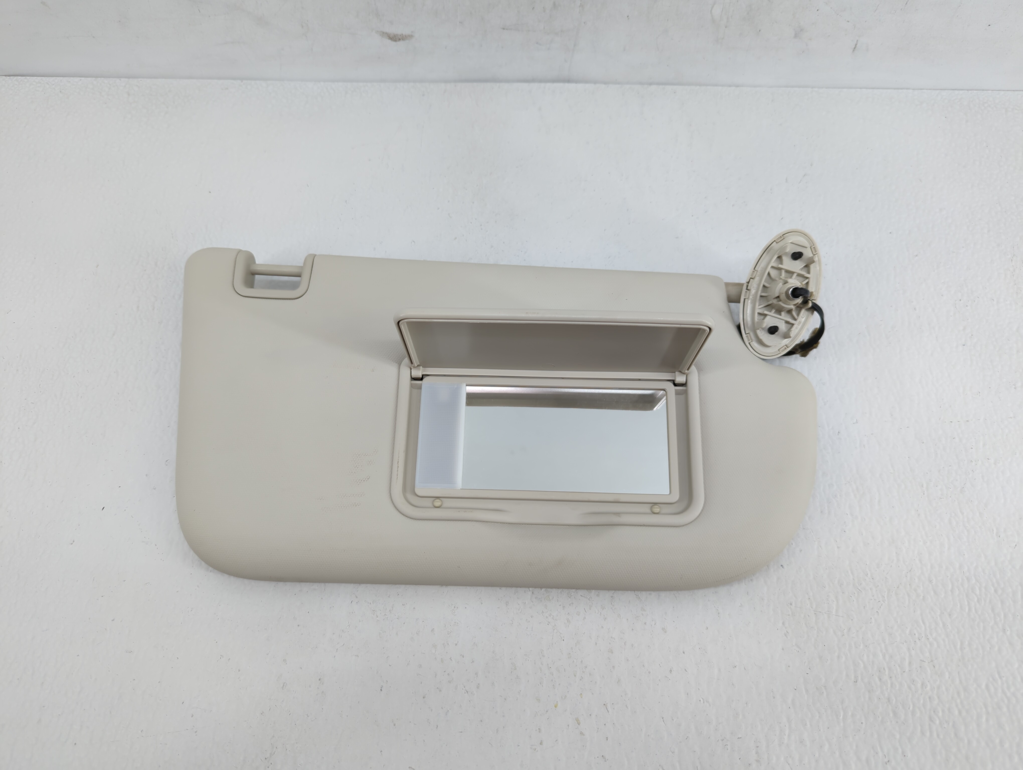 Picture of 2013-2019 Ford Escape Passenger Sun Visor Mirror Right Sunvisor Ivory 384957