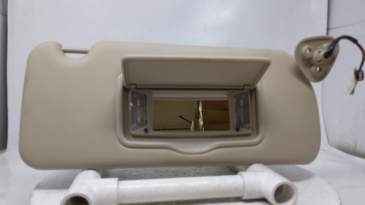 2004-2009 CADILLAC SRX Passenger Right Sun Visor Sunvisor Tan 38883 - Oemusedautoparts1.com