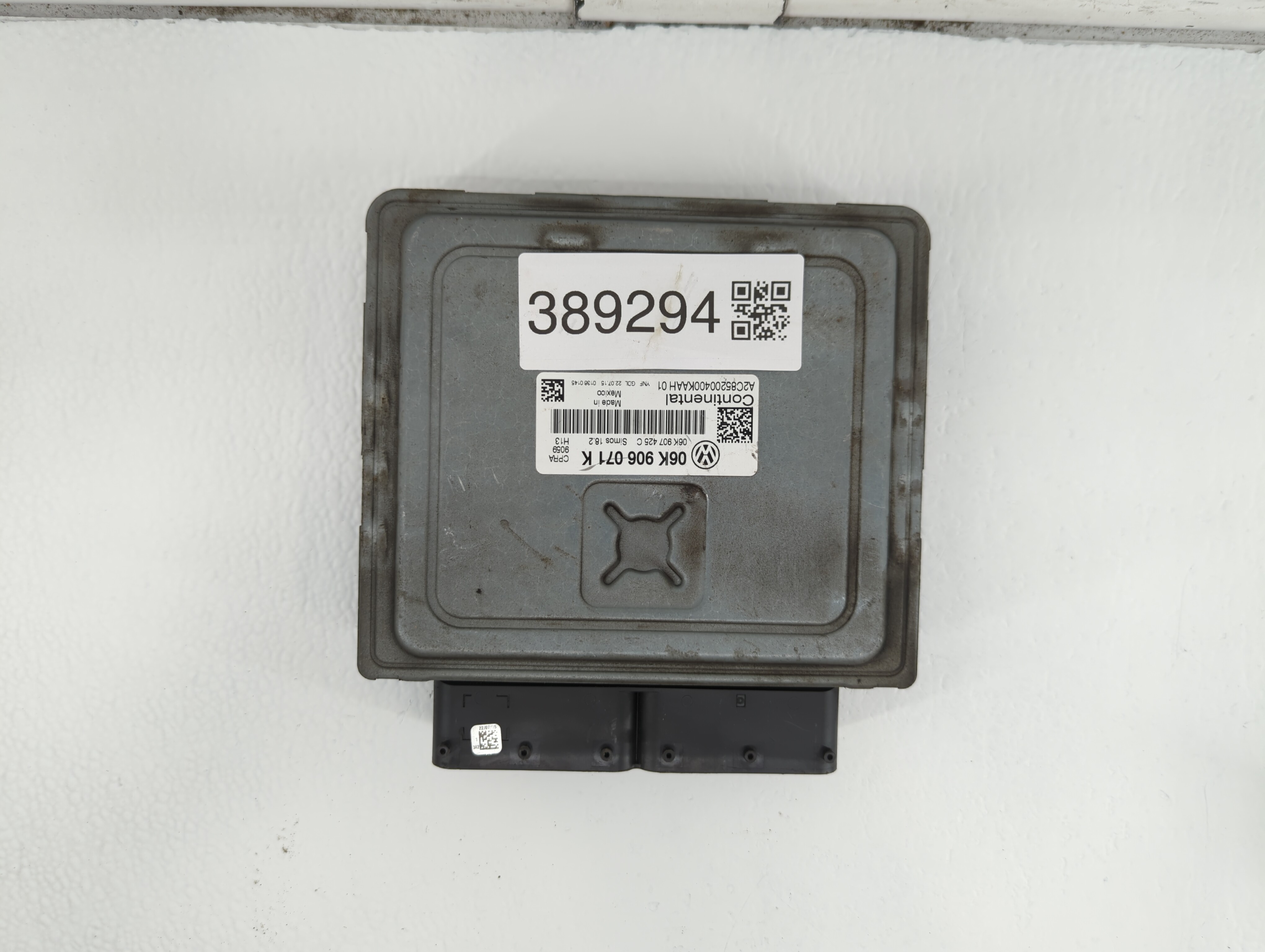 Picture of 2015-2015 Volkswagen Passat Engine Computer Ecu Pcm Ecm Pcu Oem 389294