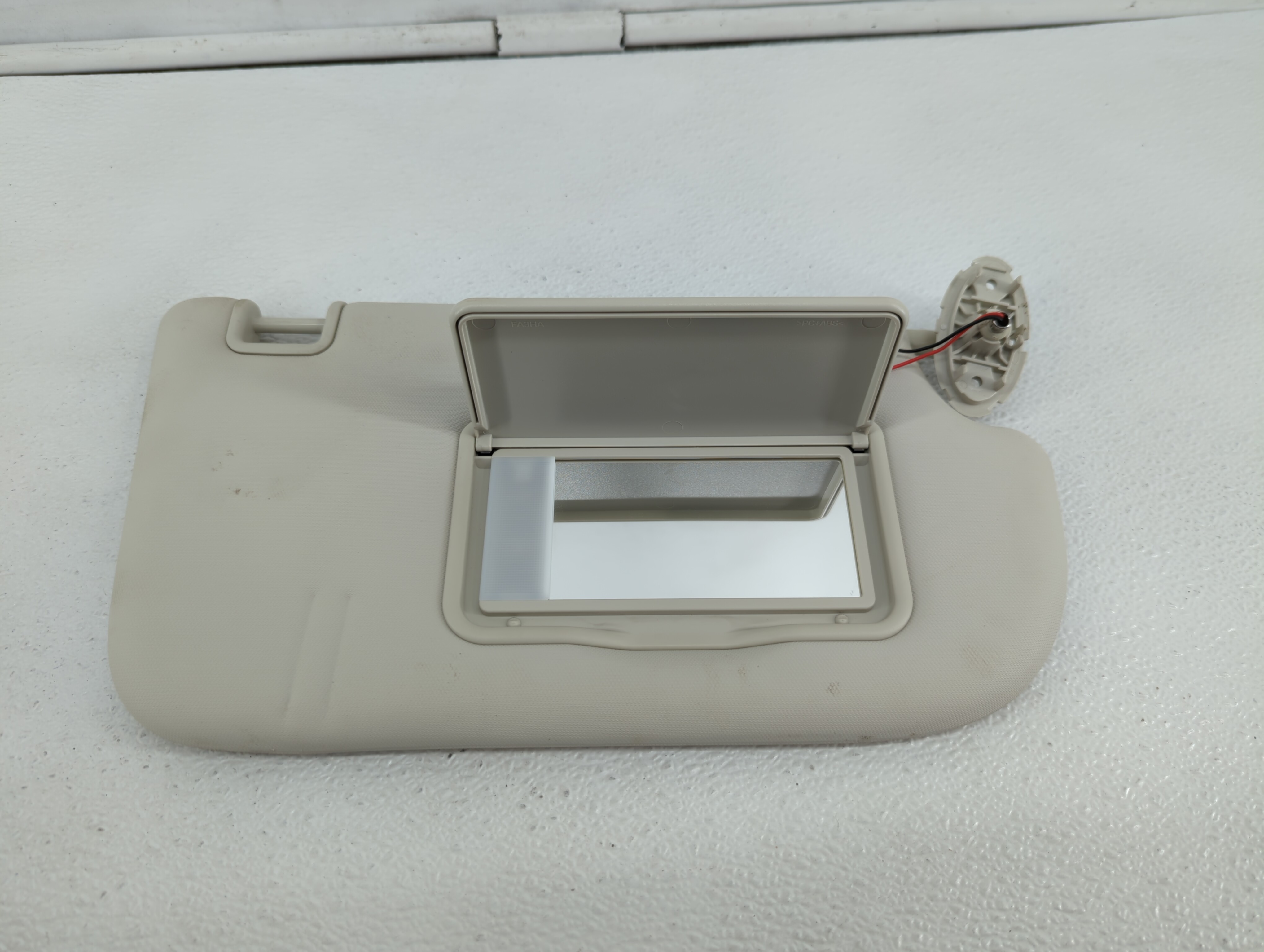 2013-2019 Ford Escape Passenger Sun Visor Mirror Right Sunvisor Cream 389810 - Oemusedautoparts1.com