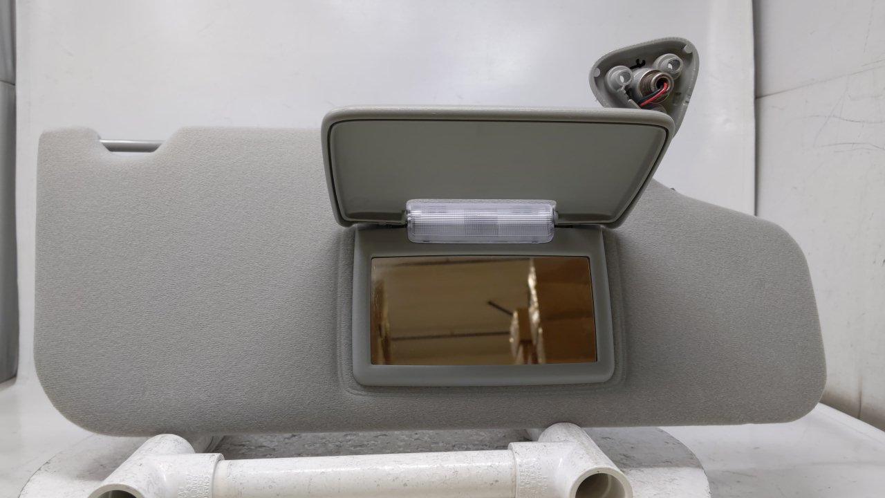 2005-2007 FORD FREESTYLE Passenger Right Sun Visor Sunvisor Gray 39156 - Oemusedautoparts1.com