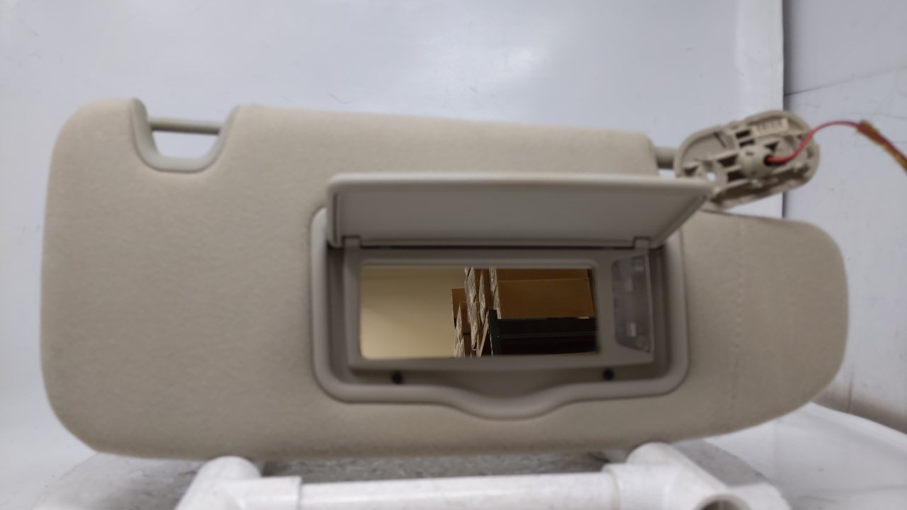 2006 Ford Fusion Passenger Right Sun Visor Sunvisor Beige 39483 - Oemusedautoparts1.com