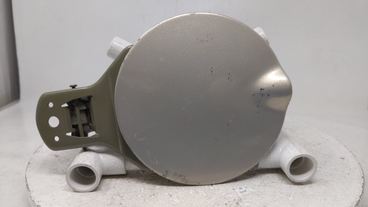 2002 mercury Marquis Fuel Tank Door Lid Gas Tank  39641 - Oemusedautoparts1.com