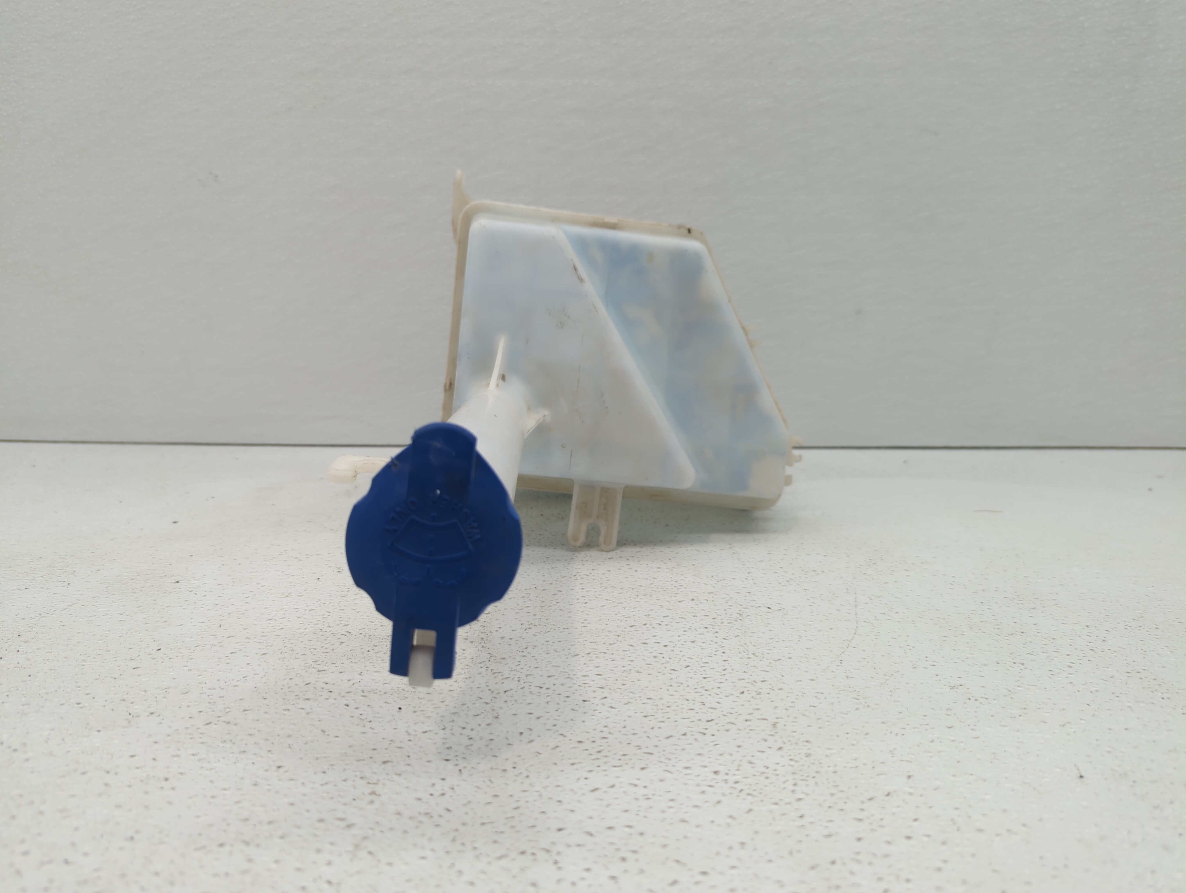 Hyundai Sonata Windshield Washer Fluid Reservoir Bottle Oem 400245 - Oemusedautoparts1.com