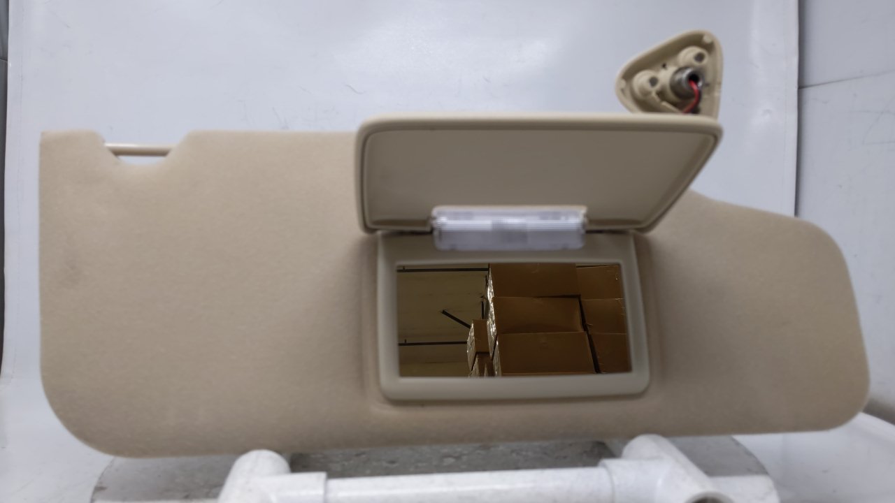 2005-2007 FORD FIVE HUNDRED Passenger Right Sun Visor Sunvisor Tan 40057 - Oemusedautoparts1.com