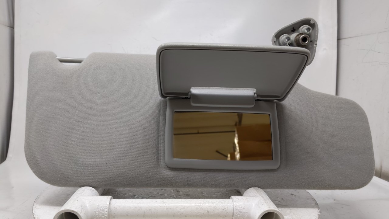 2005-2007 FORD FIVE HUNDRED Passenger Right Sun Visor Sunvisor Gray 40085 - Oemusedautoparts1.com