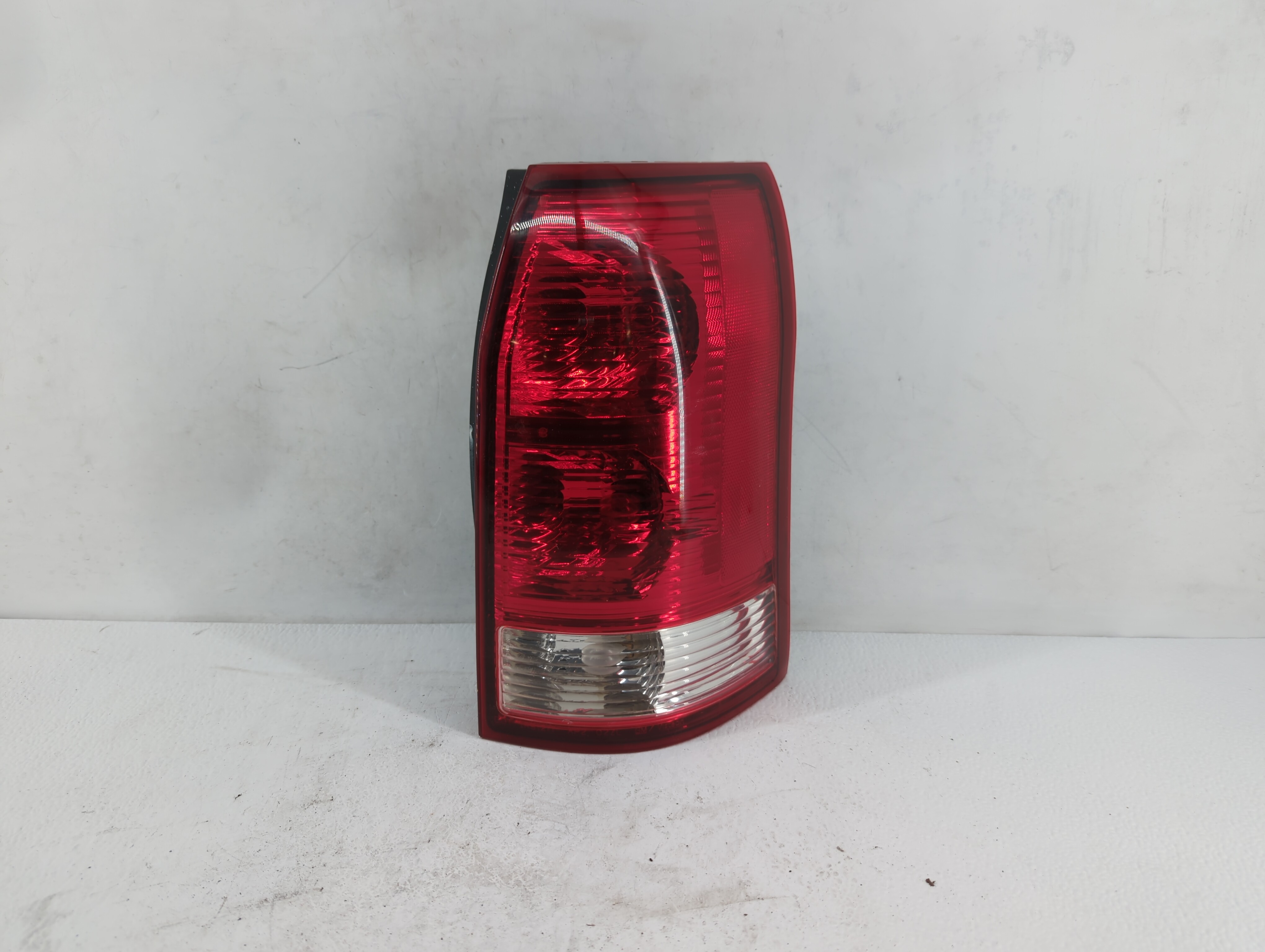 Picture of 2002-2003 Saturn Vue Passenger Right Side Tail Light Taillight Oem 401212