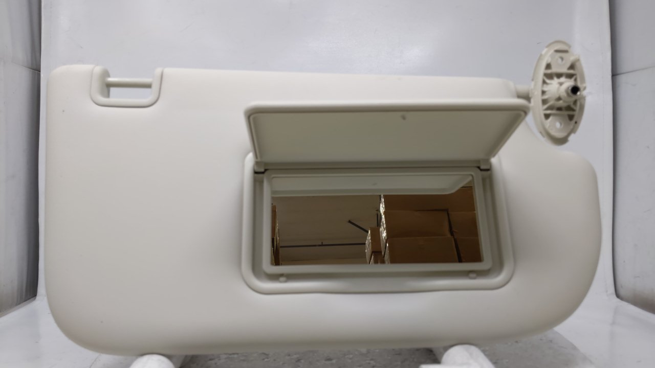 2013-2015 FORD ESCAPE Passenger Right Sun Visor Sunvisor Ivory 40726 - Oemusedautoparts1.com