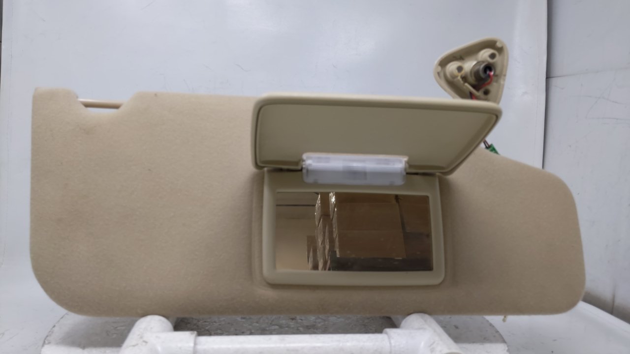 2005-2007 FORD FREESTYLE Passenger Right Sun Visor Sunvisor Beige 41083 - Oemusedautoparts1.com