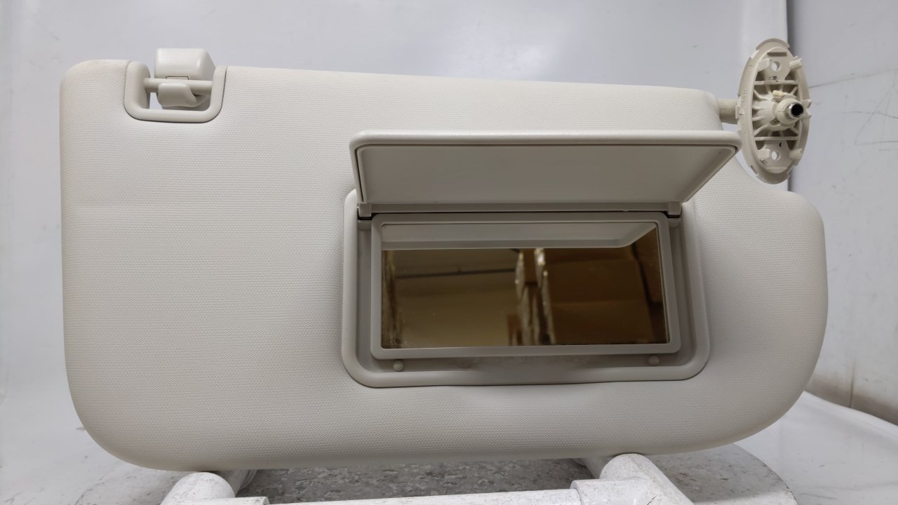 2013-2014 FORD ESCAPE Passenger Right Sun Visor Sunvisor Ivory 41553 - Oemusedautoparts1.com