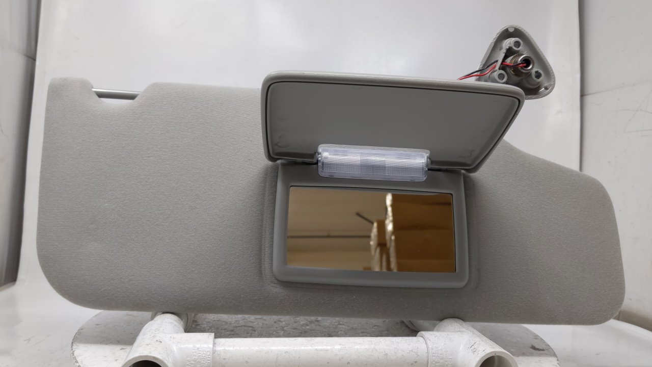 2005 Ford Five Hundred Passenger Sun Visor Mirror Right Sunvisor Gray 41628 - Oemusedautoparts1.com