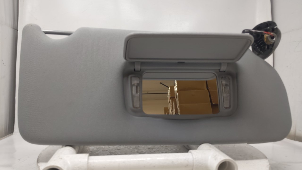 2005 Buick Allure Passenger Sun Visor Mirror Right Sunvisor Gray 41633 - Oemusedautoparts1.com