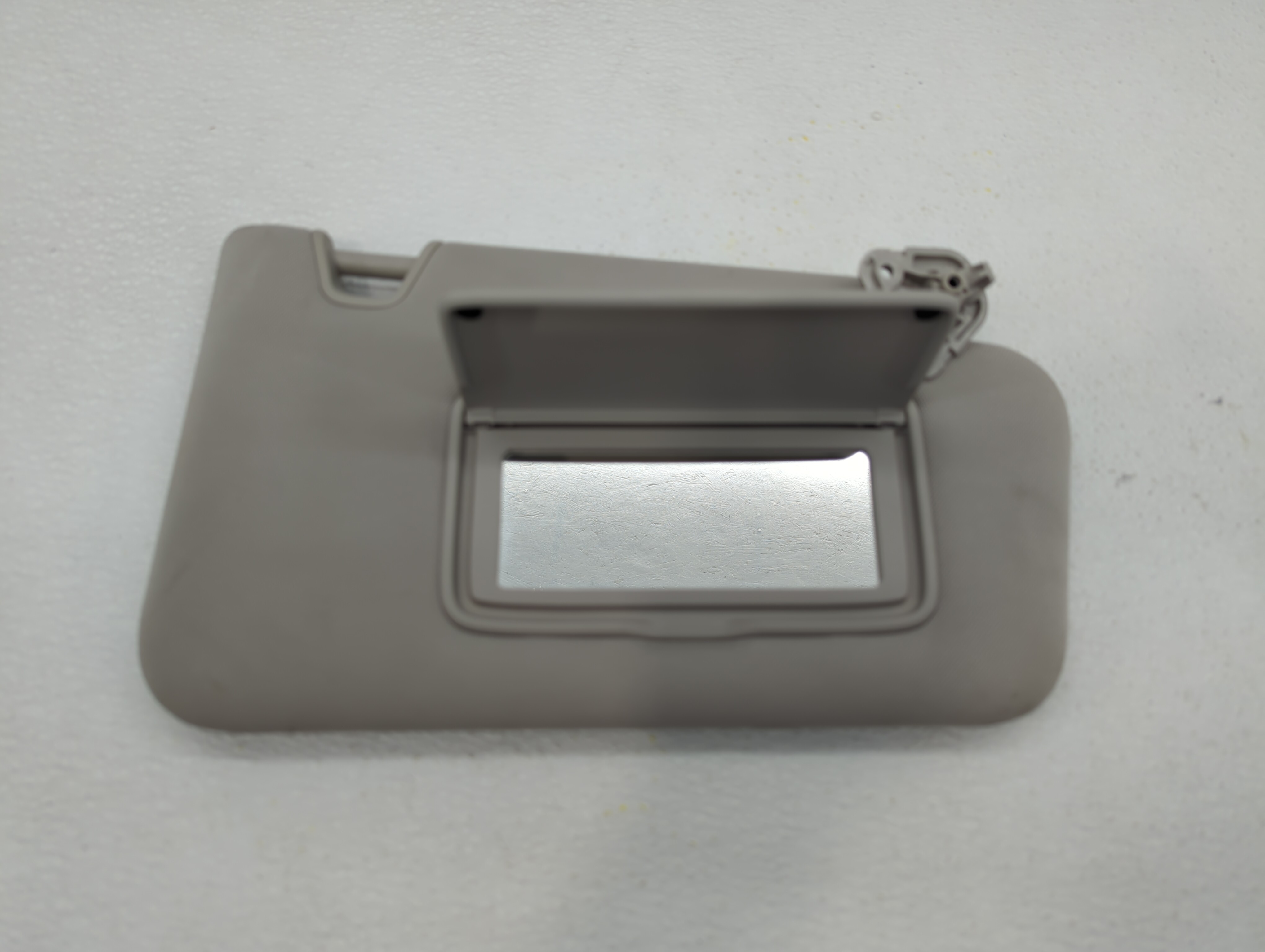 2015-2017 Nissan Juke Passenger Sun Visor Mirror Right Sunvisor 421566 - Oemusedautoparts1.com