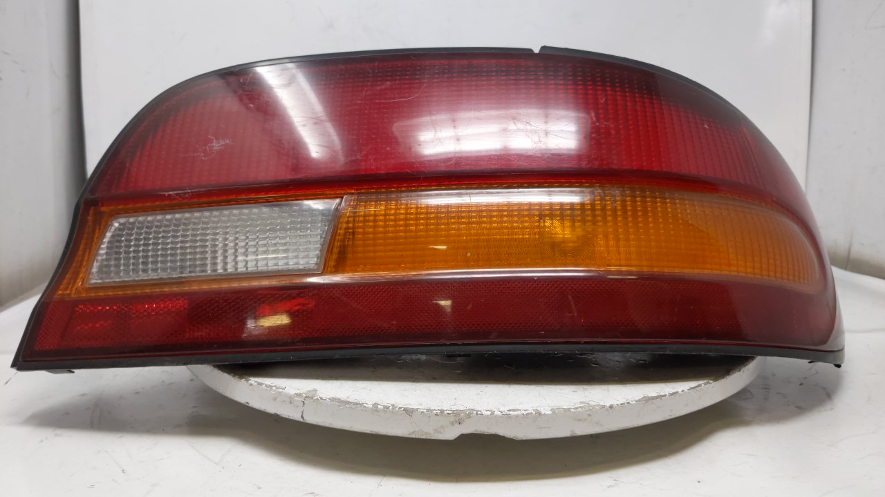 Picture of 1993 Saab 9-3 Passenger Right Side Tail Light Taillight Oem 42216