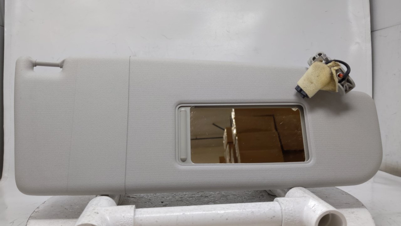 2012 Volkswagen Beetle Passenger Sun Visor Mirror Right Sunvisor Gray 42251 - Oemusedautoparts1.com