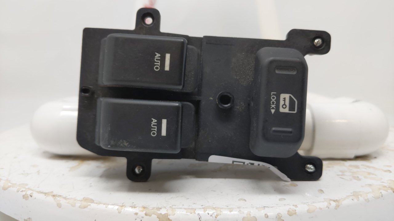 2011-2012 HYUNDAI GENESIS Driver Left Door Master Power Window Switch 42340 - Oemusedautoparts1.com