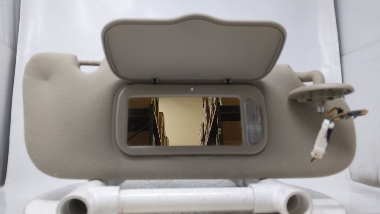 2002 Jeep Liberty Passenger Right Sun Visor Sunvisor Beige 42420 - Oemusedautoparts1.com