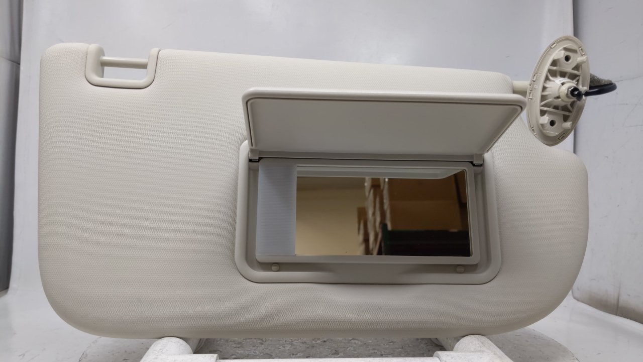 2013-2015 FORD ESCAPE Passenger Right Sun Visor Sunvisor Ivory 42572 - Oemusedautoparts1.com