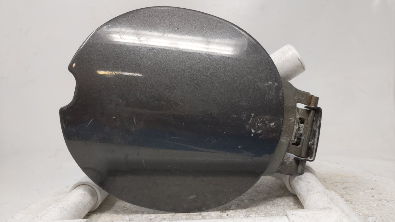 2000 Pontiac Bonneville Fuel Tank Door Lid Gas Tank 42850 - Oemusedautoparts1.com