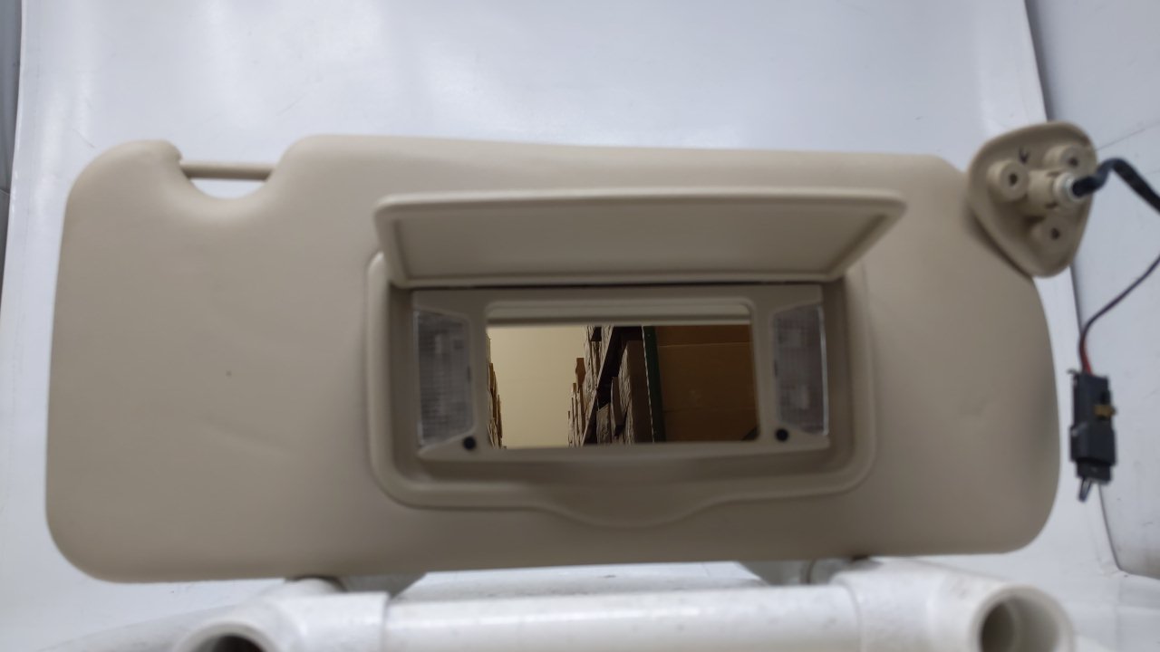 2003-2007 CADILLAC CTS Passenger Right Sun Visor Sunvisor Beige 43004 - Oemusedautoparts1.com