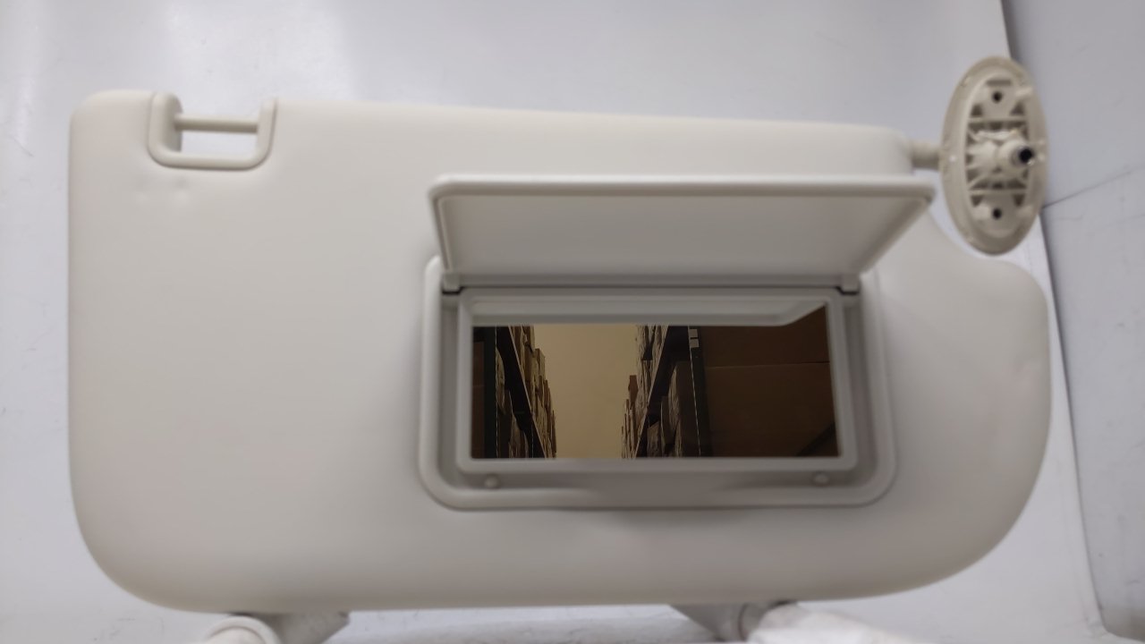 2013-2014 FORD ESCAPE Passenger Right Sun Visor Sunvisor Ivory 43233 - Oemusedautoparts1.com