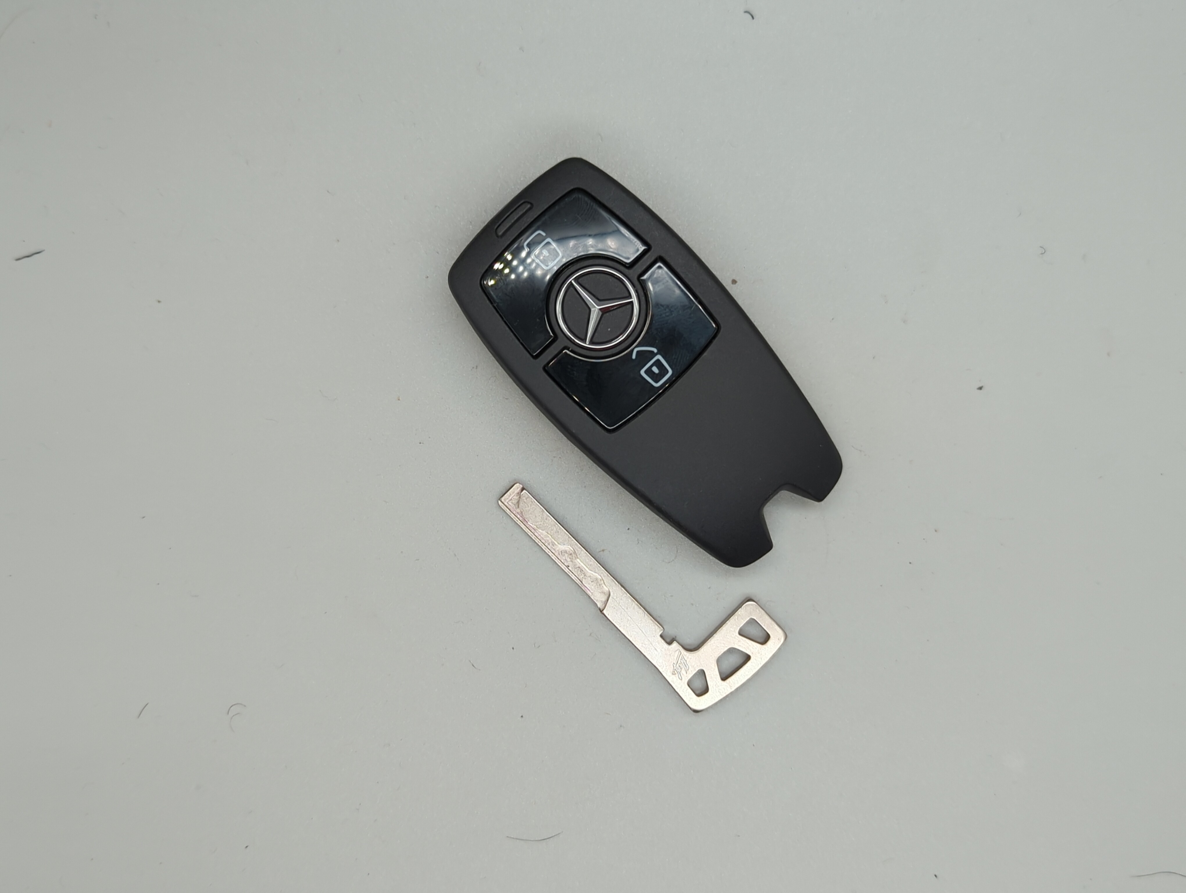Mercedes-Benz Keyless Entry Remote Fob NBGDM3 A9079056207 Q02 2 buttons 432496 - Oemusedautoparts1.com
