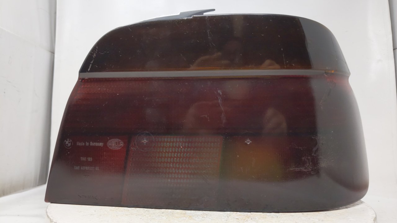 1997-2000 BMW 528i Driver Side Tail Light Taillight OEM 43624 - Oemusedautoparts1.com